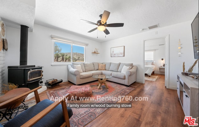 Building Photo - Updated 3 Bed 2 Bath Home on 2.5 Fenced In Acres with paid SOLAR PANELS!!