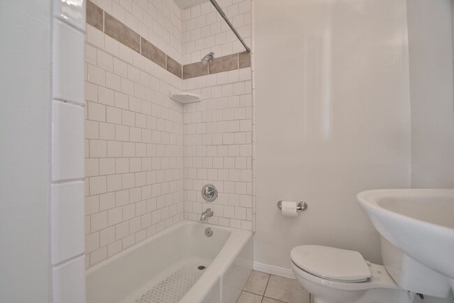 Building Photo - 2 Bed 2 Bath Home For Lease