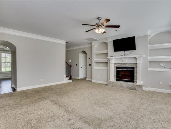 Building Photo - 5 Bedroom 3 Bath In Evans!