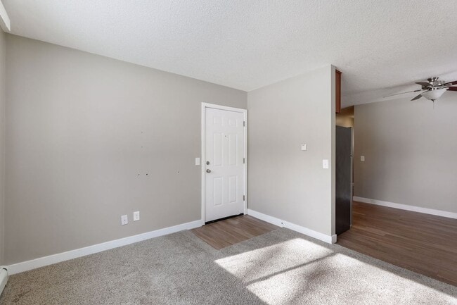 Building Photo - 2 Bedroom, Upper Level Unit for Rent in Coon Rapids! Everything Included but Electric & Internet!