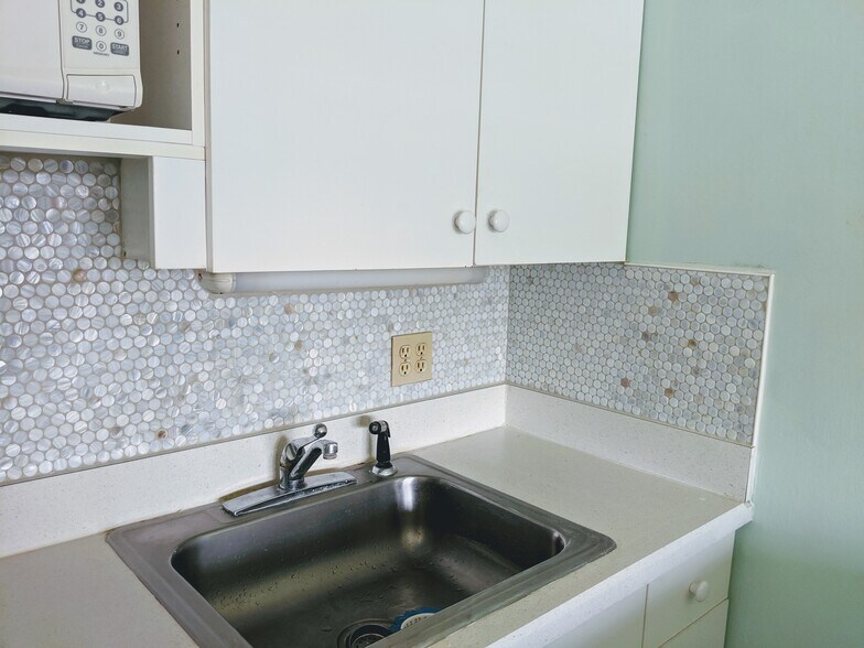 kitchen - 1255 Ponce Island Dr