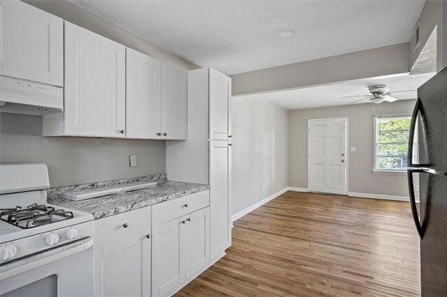 Building Photo - 190 Opal Dr