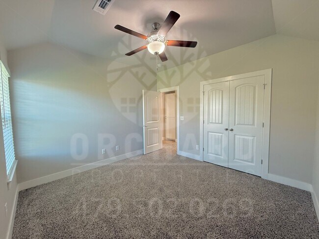 Building Photo - 997 Fair Oaks St