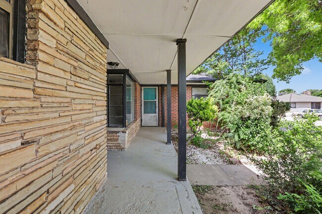 Building Photo - 2236 SW 59th Pl