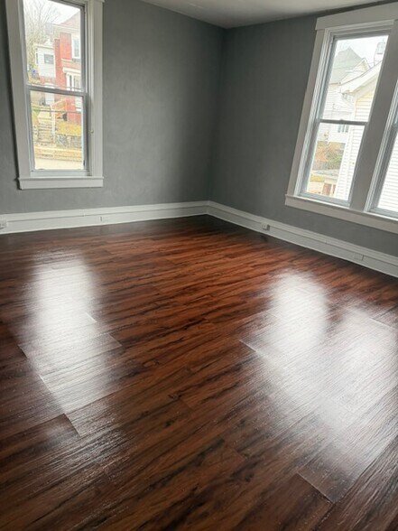 living room - 435 Westminster Ave