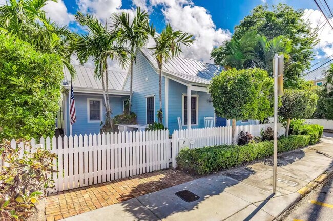 Building Photo - 629 Elizabeth St