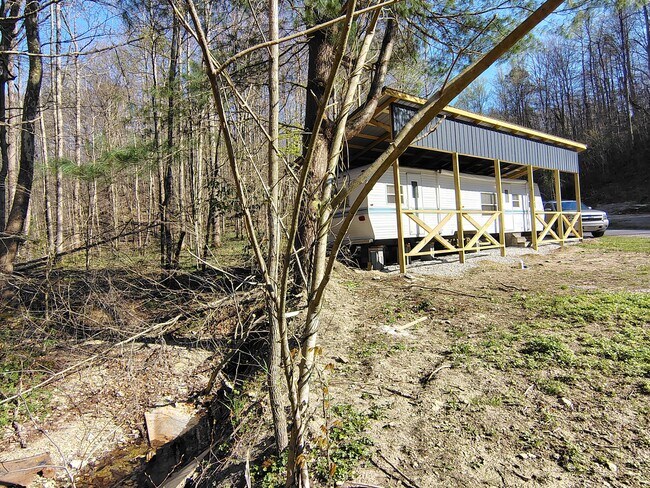 Building Photo - 372 Ester Spur Rd