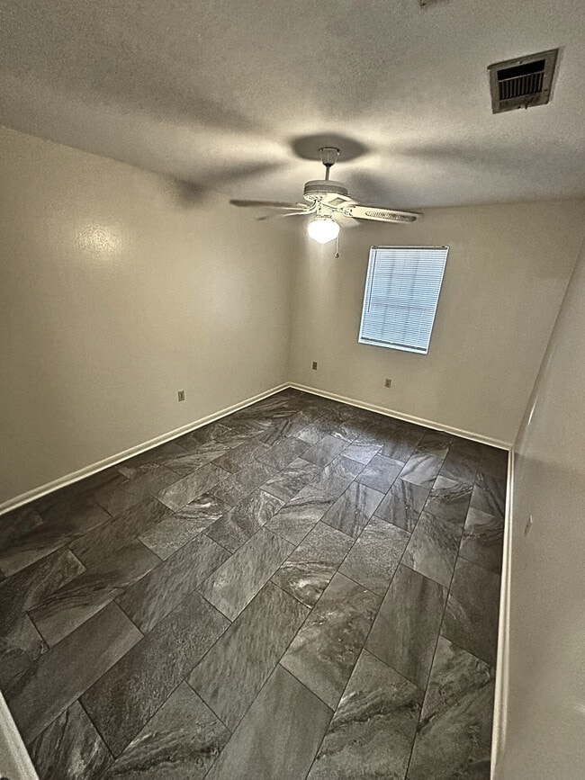 Building Photo - 111 Mallard Dr