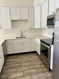 Building Photo - 76 Franklin Ave