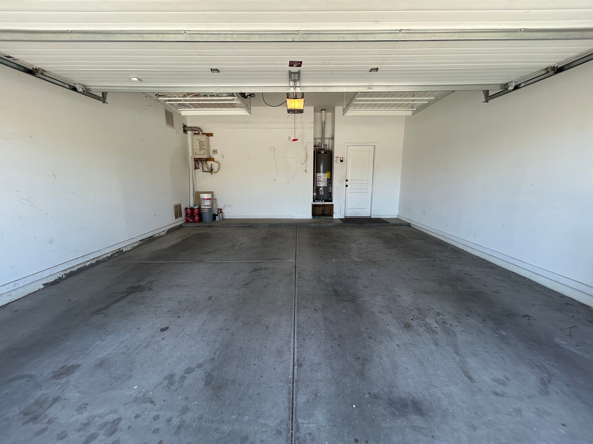 Building Photo - 2041 E Fawn Dr
