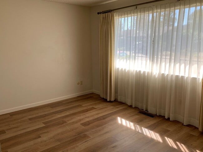 Building Photo - Oakmont's 55+ active adult community