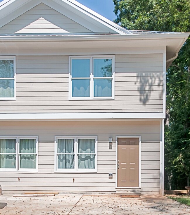 Building Photo - 906 Greenwood Ave NE