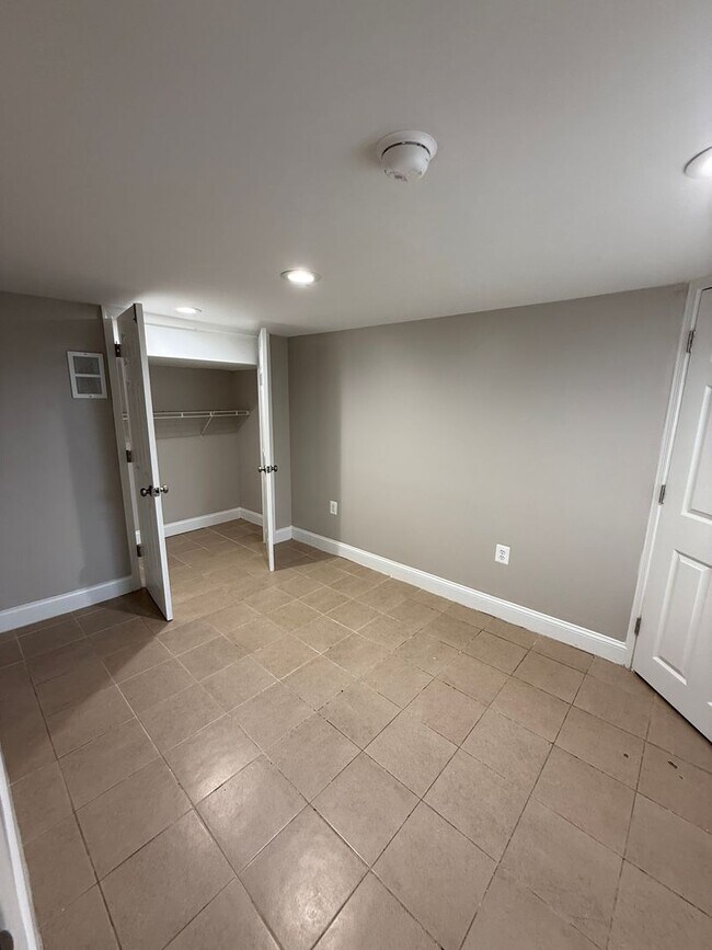 Building Photo - 3 Bedroom 1 Bath House