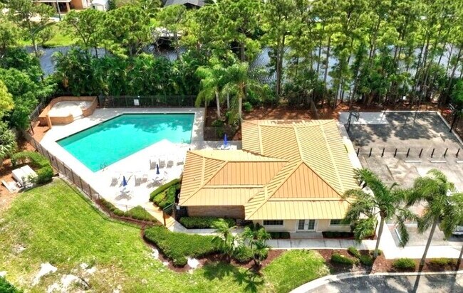 Building Photo - 2245 SW Oak Ridge Rd