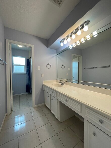 Building Photo - 15714 Mill Point Dr
