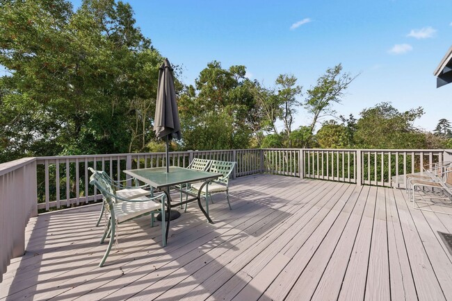 Building Photo - 4 Bed/2.5 Bath Multilevel Home with Amazing Views!