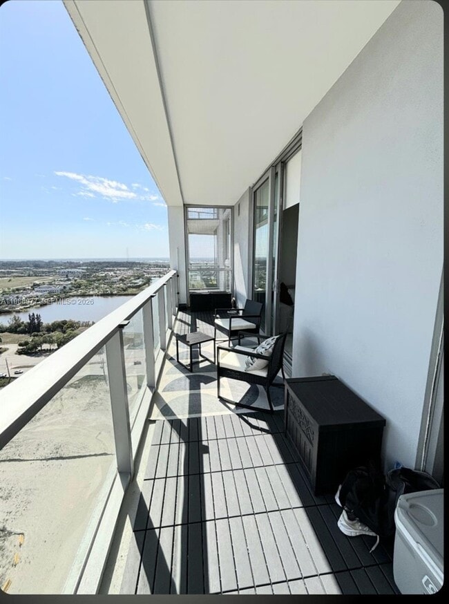 Building Photo - 2000 Metropica Wy