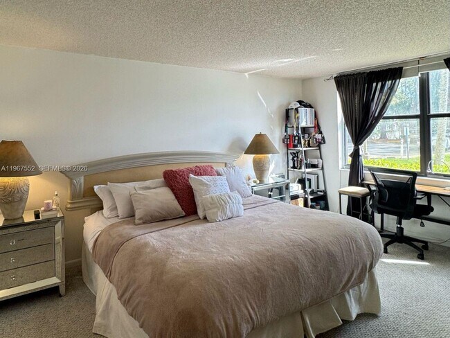 Building Photo - 18151 NE 31st Ct