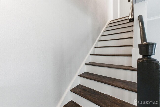 Building Photo - 43 Freeman St