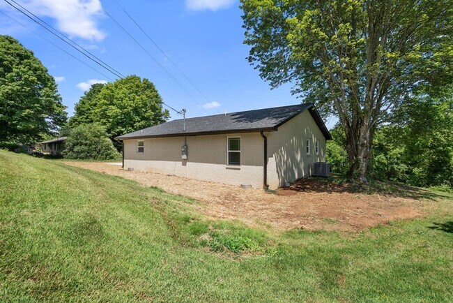 Building Photo - 3776 John Taylor Rd