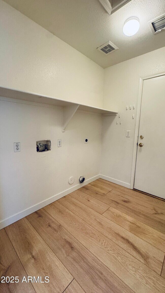 Building Photo - 7472 W Potter Dr