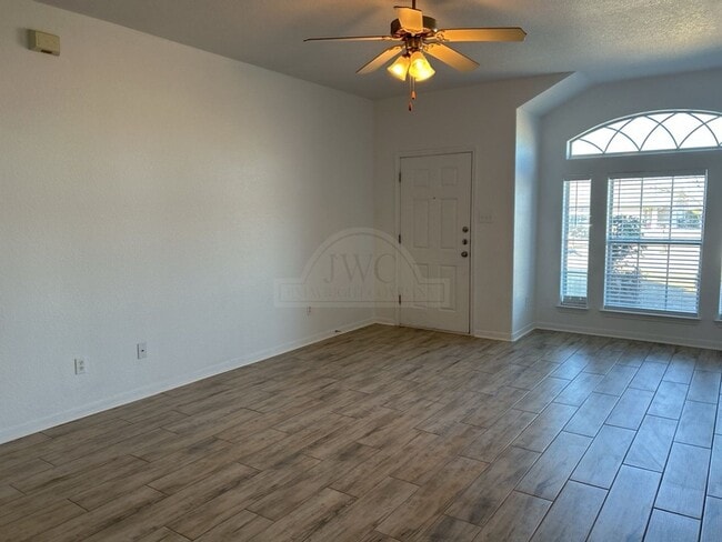 Building Photo - 1905 Charleston Ct