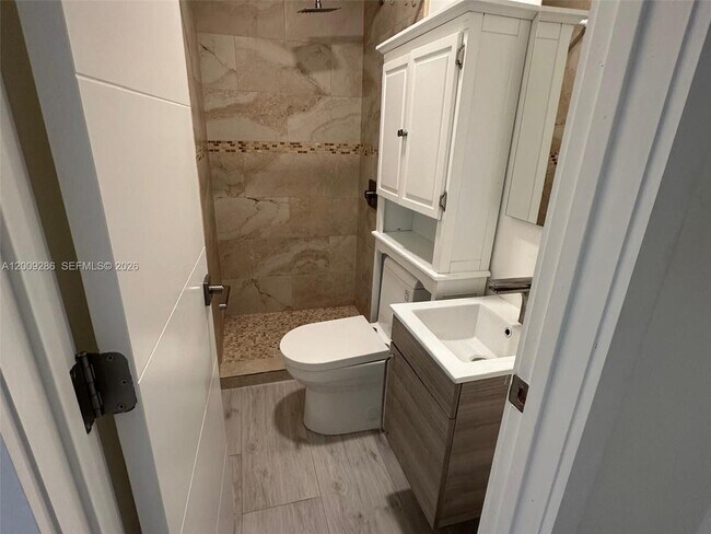 Building Photo - 403 SW 89th Pl