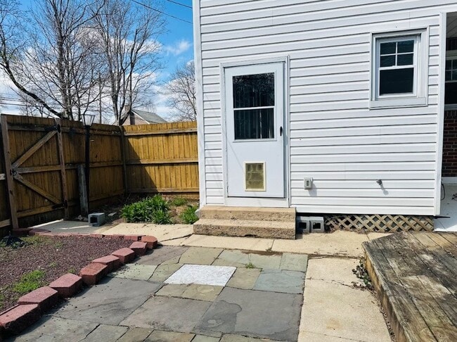 Building Photo - 1258 Girard Ave