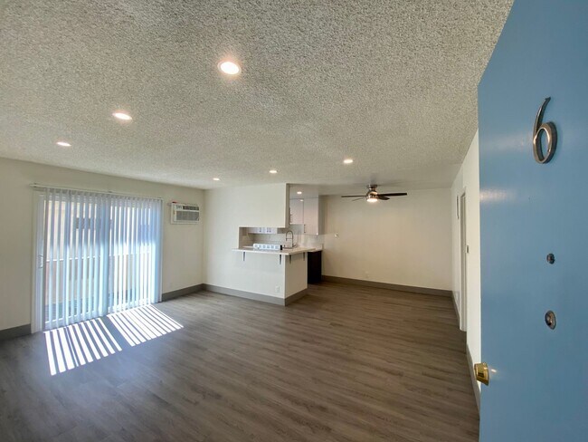 Interior Photo - men361