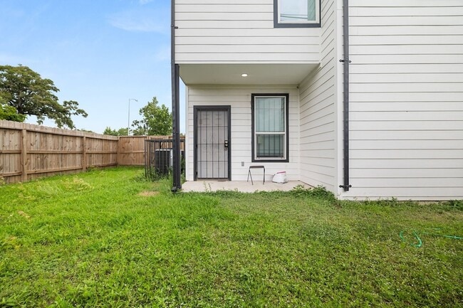 Building Photo - 8534 Woodlyn Rd