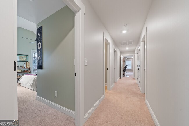 Building Photo - 1270 Legend Dr