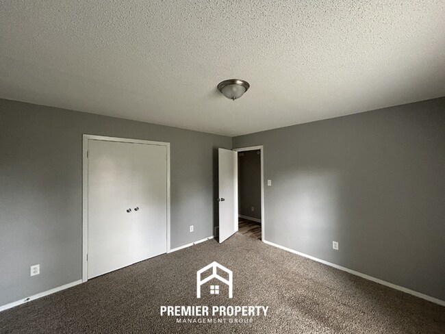 Building Photo - Massive 5BR/3BA Estate in 38125 | 2,700+ SQ FT, Vaulted Ceilings & Tile Floors