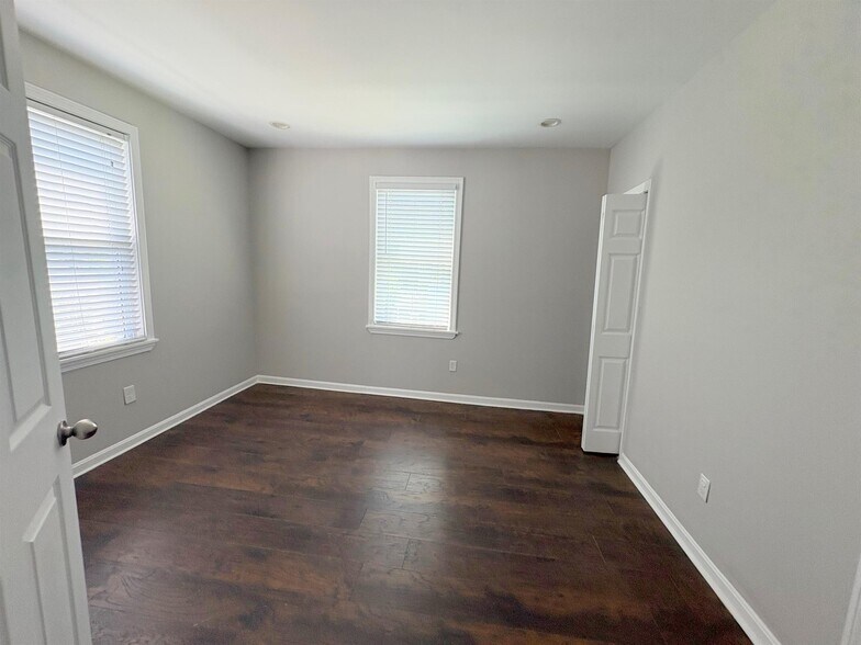 Building Photo - 196 Sherman St