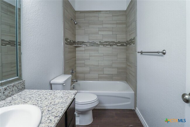 Building Photo - 5005 Rose Gdn Lp