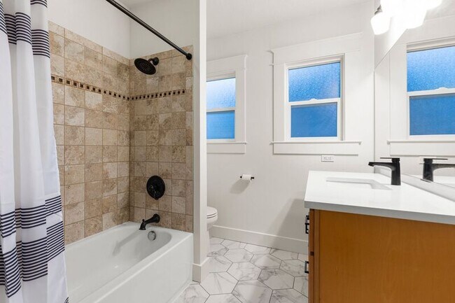 Building Photo - 3803 SE 65th Ave