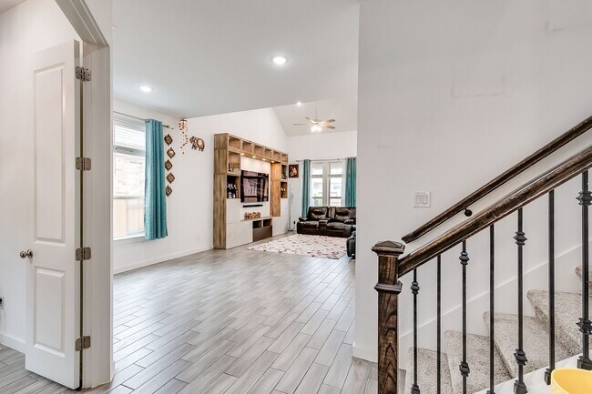 Building Photo - 833 Whitetail Dr