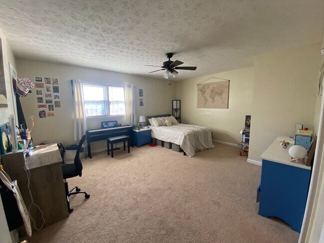 Building Photo - 2 Bed 2.5 Bath Condo