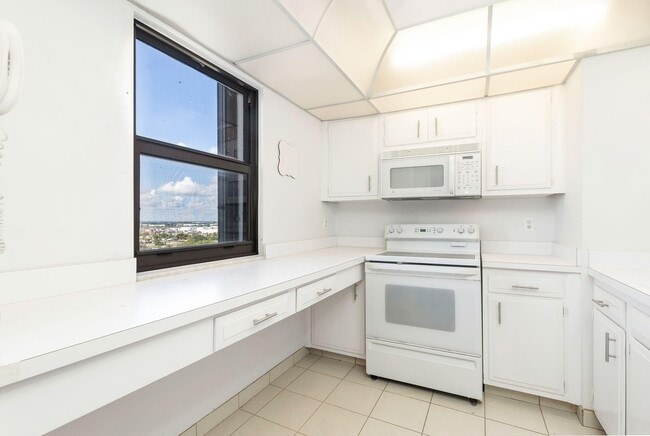 Building Photo - 5200 N Flagler Dr