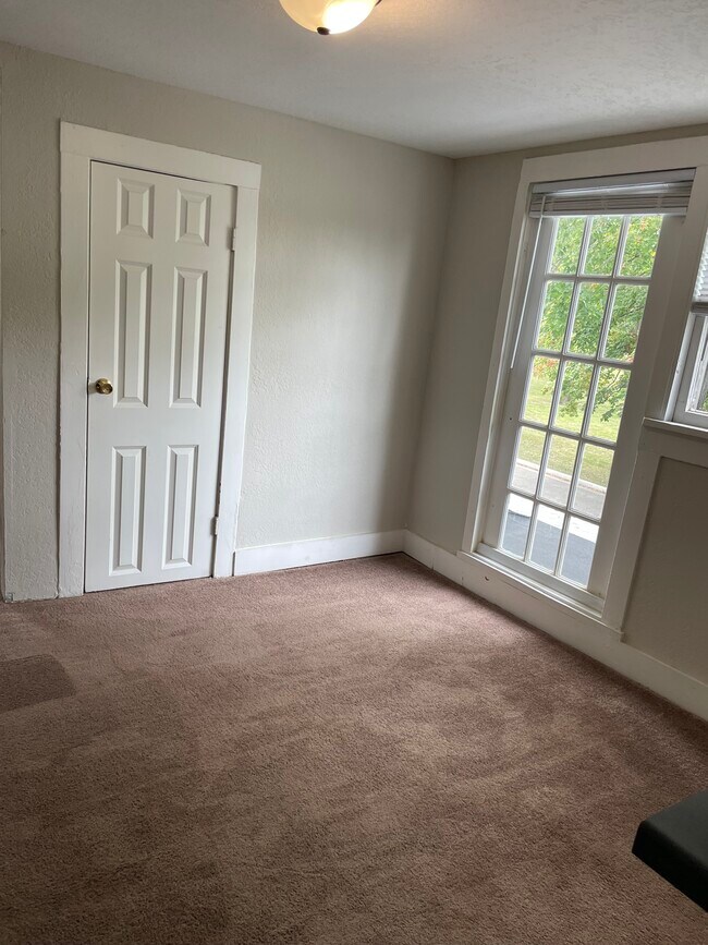 Building Photo - 506 S 18th St