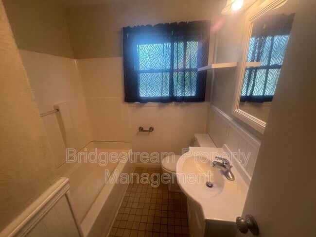 Building Photo - 1587 Garwood Dr