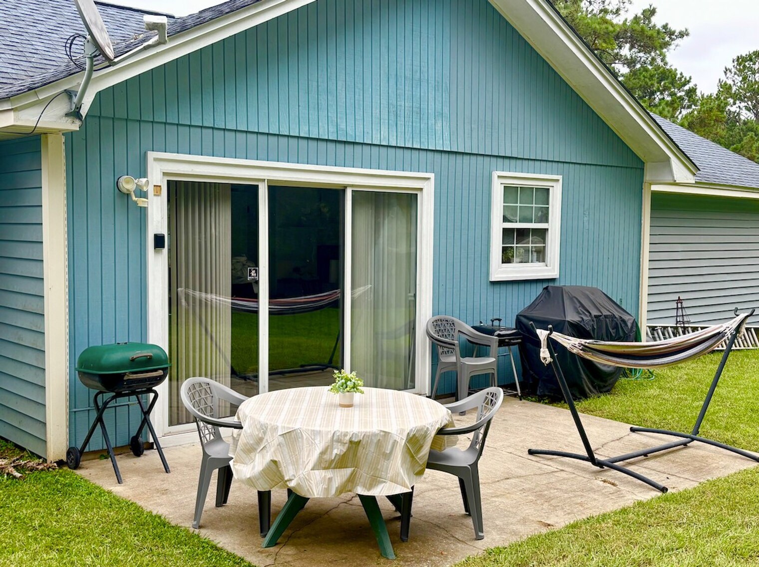 Building Photo - 1870 Mary Ellen Dr