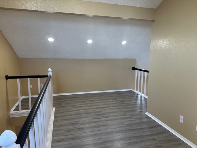 Building Photo - 147 Cotton Dr