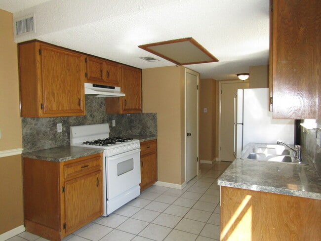 Building Photo - 7001 Winedale Dr