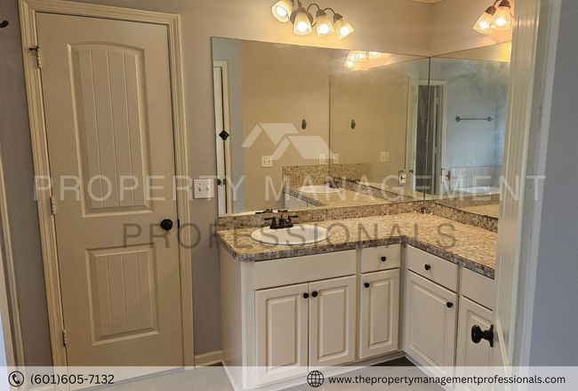 Building Photo - 121 Cherry Laurel Cir