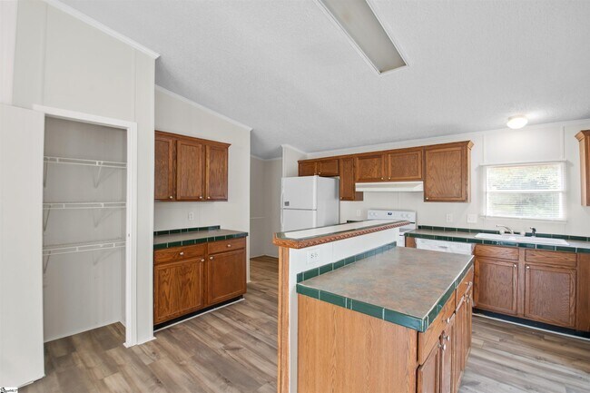 Building Photo - 296 Fish Camp Rd