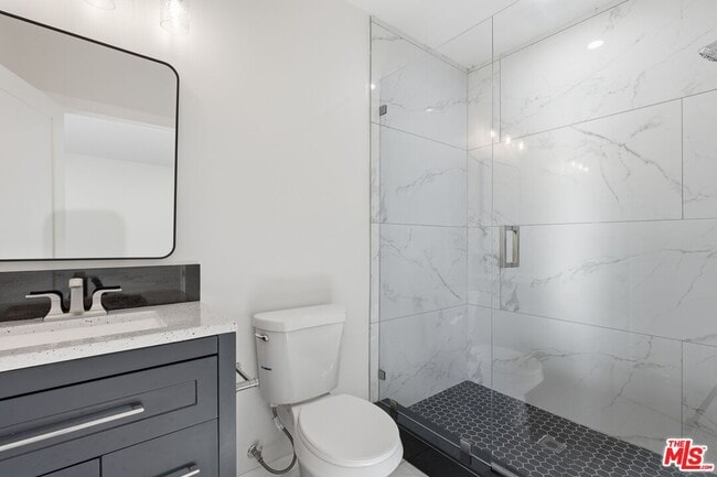 Building Photo - 2633 N Commonwealth Ave