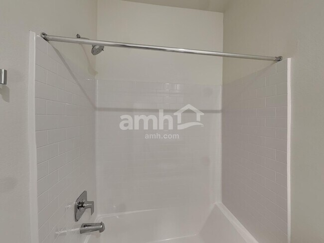 Building Photo - 878 English Primrose St