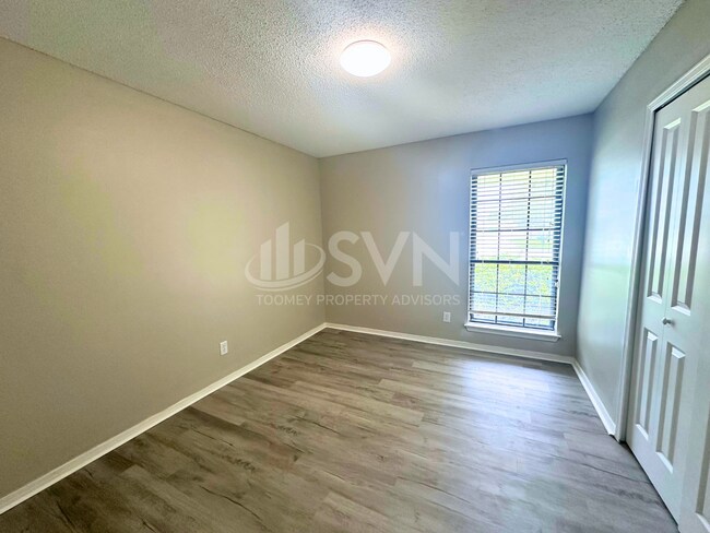 Building Photo - 9730 Trailwood Dr S