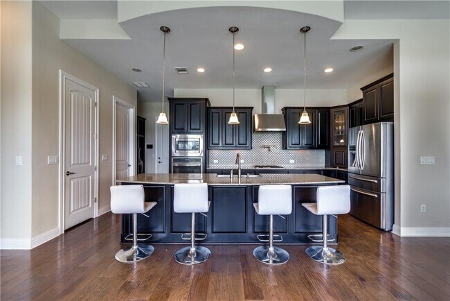 Building Photo - 16404 Aventura Ave
