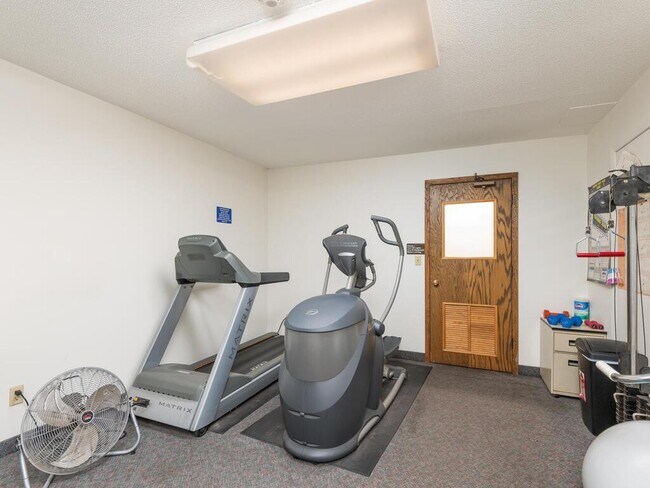 Building Photo - 4101 Parklawn Ave